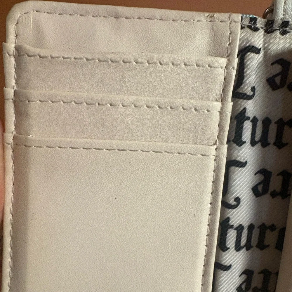 Juicy Couture Cream Wallet with Heart Keychain - Picture 7 of 7